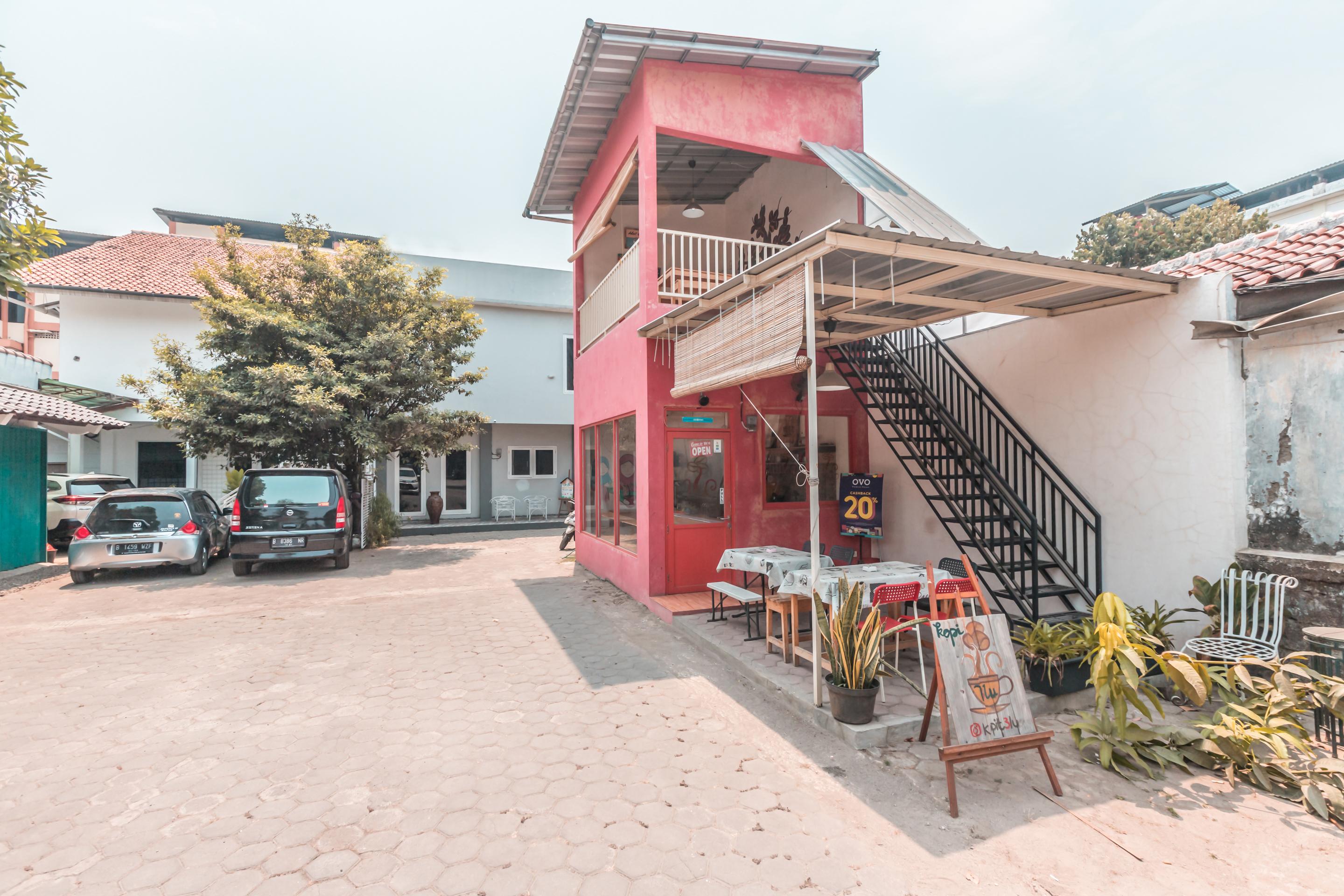 Oyo 1555 Unik Guesthouse Syariah Jakarta Exterior photo